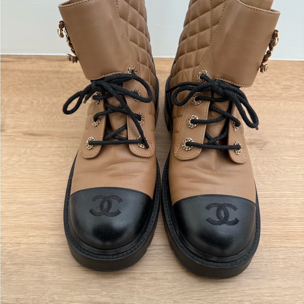 CHANEL
Lambskin Calfskin Quilted Lace Up Combat Boots 39.5 Light Brown - Picture 11 of 12